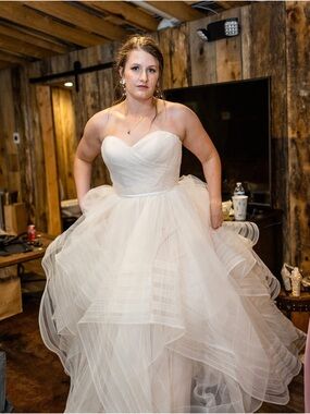 Wtoo Ivory Strapless Sweetheart Ball Gown